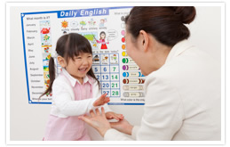 外国人教師と日本人教師、2人の教師からの違った刺激を受けることも！