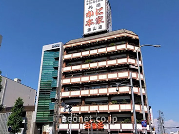 イーオンキッズ金山校は、便利な立地で通学が快適です。