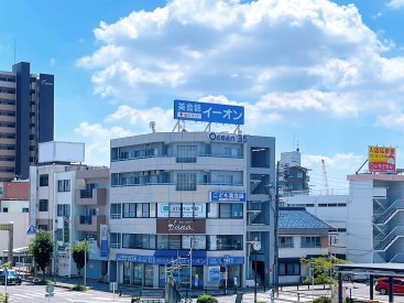 イーオンキッズ高蔵寺校は、交通の便が良く通学しやすい立地です。