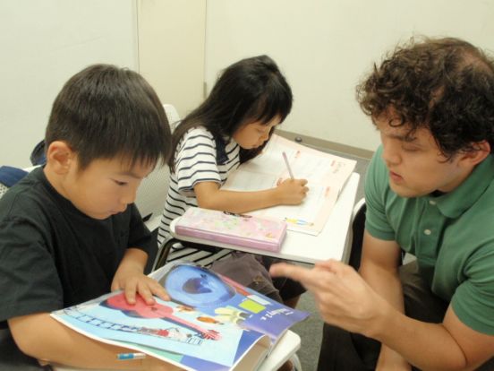 仲間と楽しく英語に馴染めます
