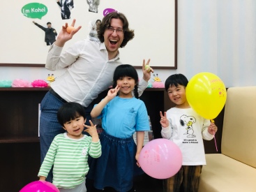 イーオンキッズ中村公園校多くのキッズの生徒様が通っています。お友達ができる