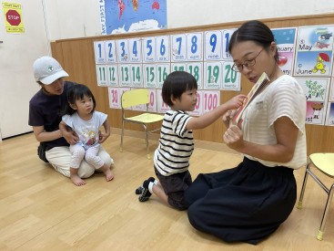 イーオンキッズ中村公園校 絵本よみきかせイベントの様子