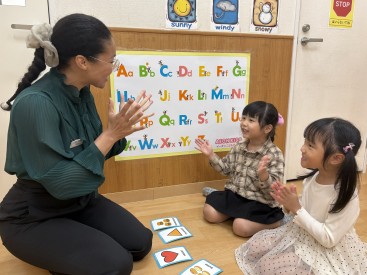 イーオンキッズ中村公園校 絵本よみきかせイベントの様子