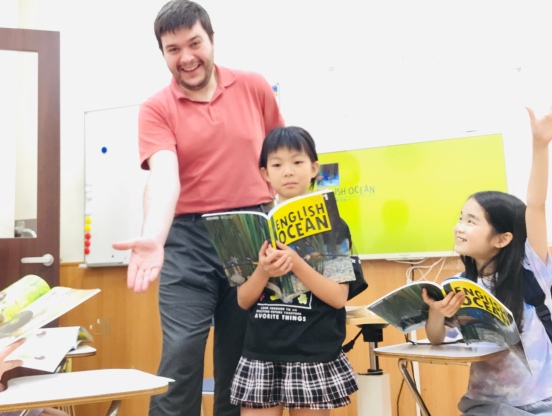 イーオンキッズ中村公園校小学生中学年レッスンの様子
