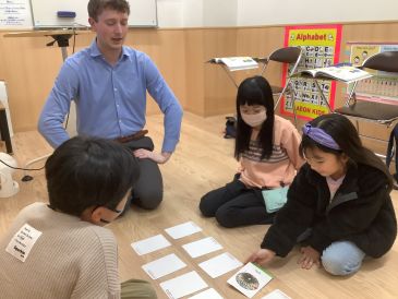 イーオンキッズ鳴海校は、講師が英会話の上達をしっかりサポートします。