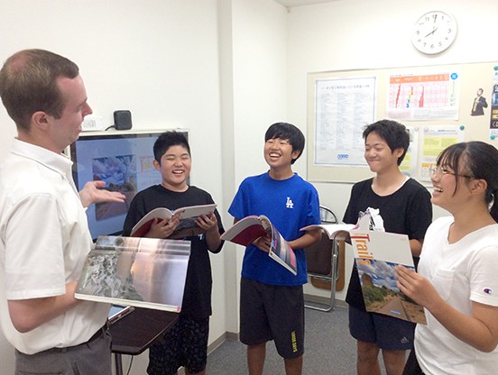 Schuyler先生と学生さんが楽しく会話