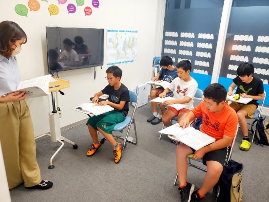 イーオンキッズ勝川校なら、小学生が学校の英語授業に自信を持てるスキルを習得できます。
