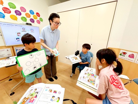 イーオンキッズ勝川校では、小学生が英語を好きになる楽しい学習環境を提供します。