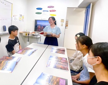 イーオンキッズ高蔵寺校では、中学生が自然に英語を身につけるレッスンを行います。