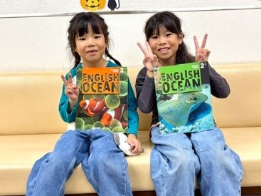 イーオンキッズ小牧校は、ご兄弟で同じ時間の通学もOK。