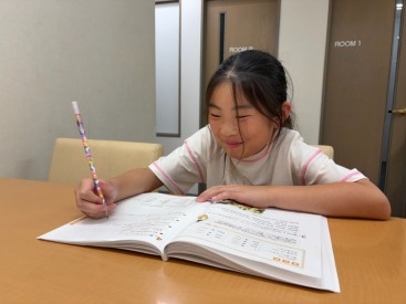 イーオンキッズ岩倉校は、講師が英会話の上達をしっかりサポートします。