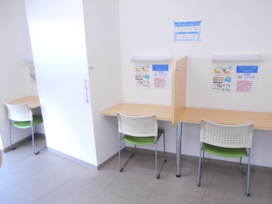 イーオンが開校している時間であればいつでも利用可能な自習スペース完備！