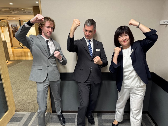 イーオンキッズファミリかしわ校のスタッフは、親しみやすく明るい雰囲気です。