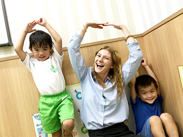 イーオンキッズ松山校の講師陣が、お子様の英会話力向上をお手伝いします。