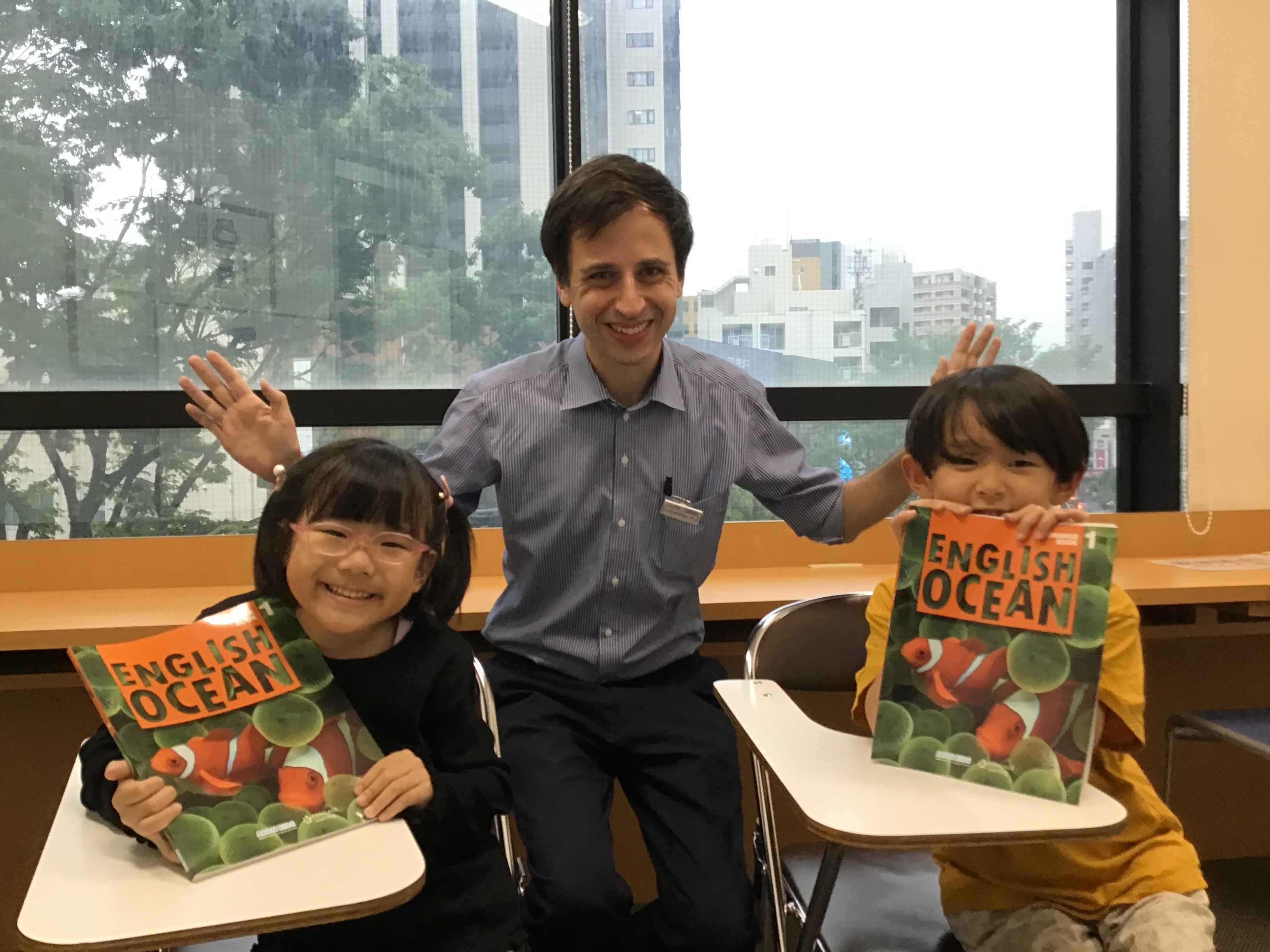 イーオンキッズ大橋校はお友達やご兄弟で通われる方が多いです。