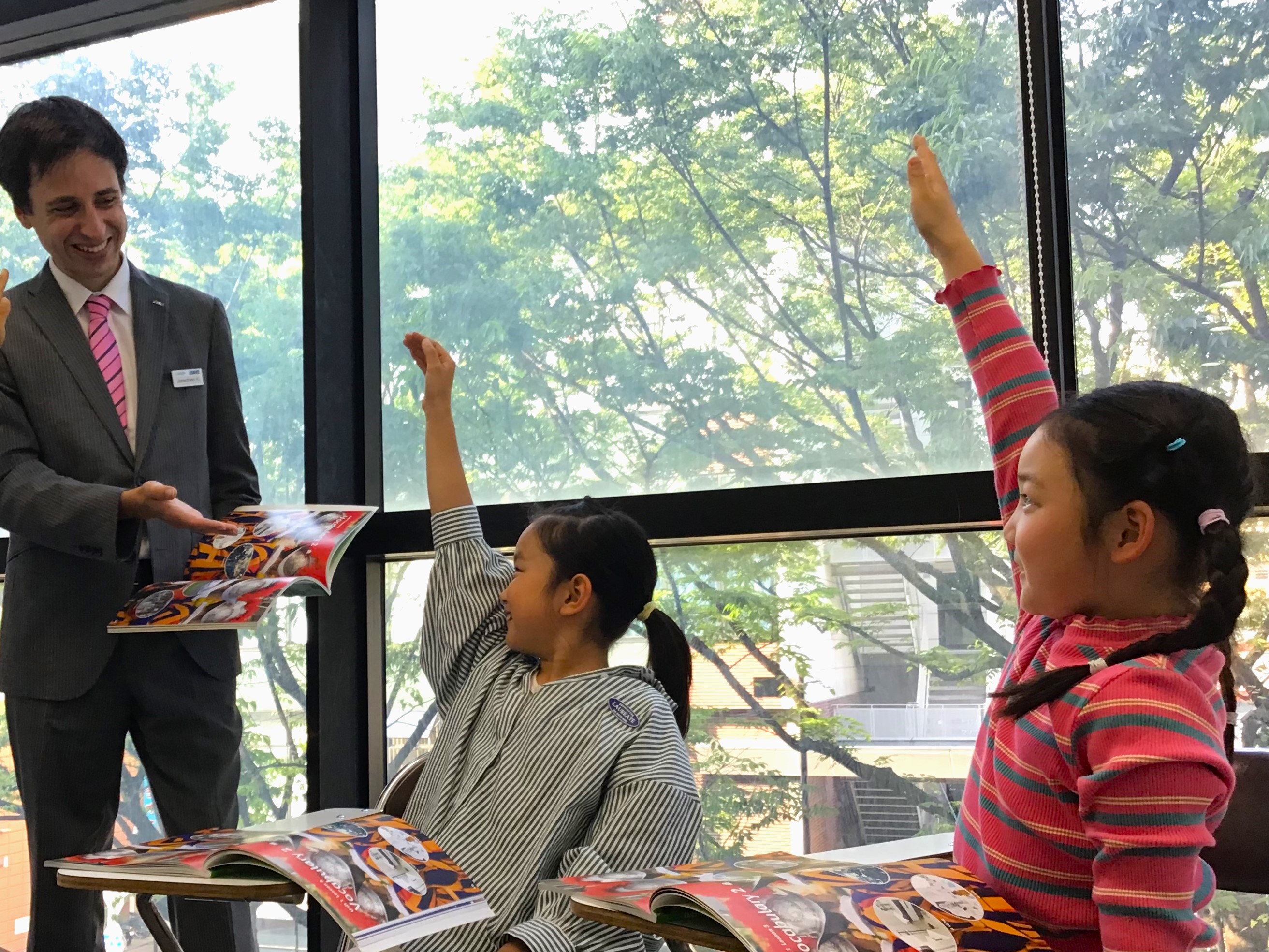 イーオンキッズ大橋校なら、レッスンで身につけた英語力で小学校の授業も安心です。