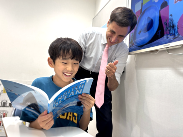 イーオンキッズ天神校で初めてのお子様も楽しくレッスン！