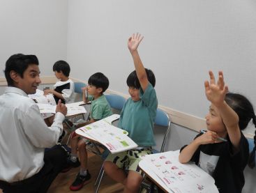 イーオンキッズ博多校のスタッフが、生徒様の学びを全力でサポートします。