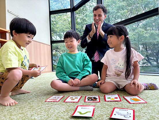 イーオンキッズ大橋校の幼児クラス。