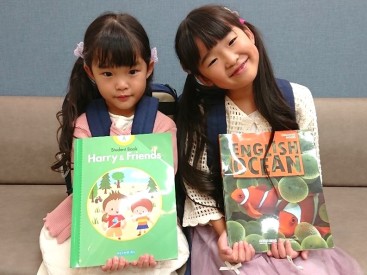 イーオンキッズいわきラトブ校の、ご兄弟・お友達と一緒に通っているお子様。