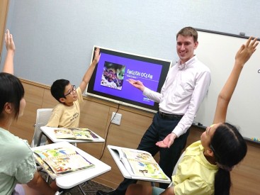 イーオンキッズいわきラトブ校の講師が英会話の上達をしっかりサポートします。