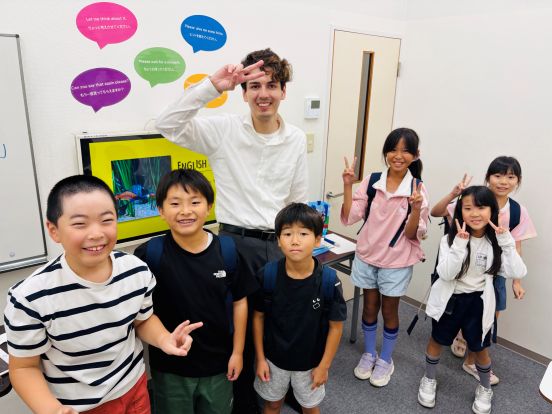 イーオンキッズアクアウォーク大垣校のこども英会話なら、外国人講師の小学生クラスがあります。