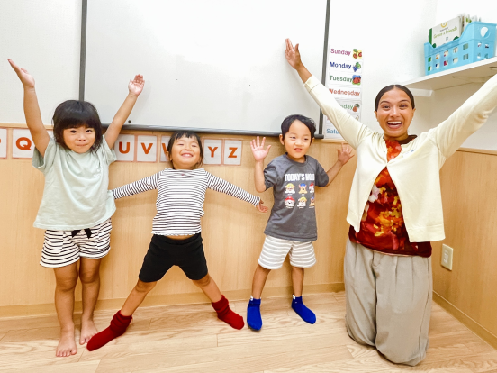 英会話イーオン各務原校の幼児クラスは、体をたくさん動かしながら英語を学べます。