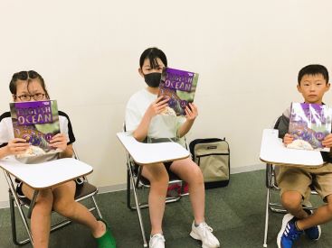  イーオンキッズ前橋校の小学生クラスで、思考力や判断力も養います。