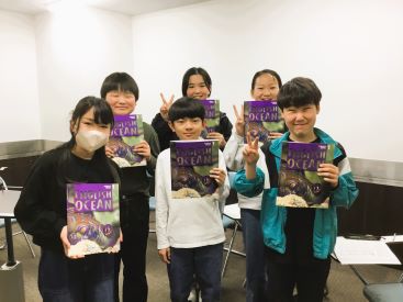 イーオンキッズ高崎校の小学生クラスでプレゼンテーションスキルが磨けます。