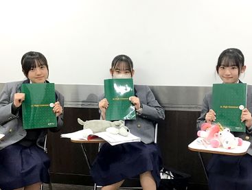 イーオンキッズ高崎校の中学生クラスのお子様たち。