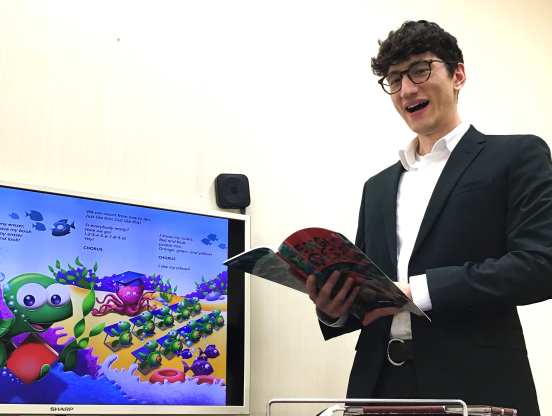 イーオンキッズ前橋校の小学生クラスは集中してたくさん会話練習できます。