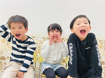 イーオンキッズエキシティ広島校の講師が、お子様の英会話力アップを全力で応援します。