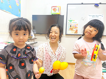 イーオンキッズ東広島校の講師陣が、お子様の英会話力向上をお手伝いします。