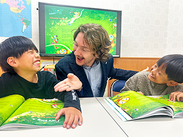 イーオンキッズ緑井スカイステージ校はご家族やお友達と一緒に通う方が多いです。