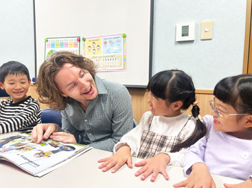 イーオンキッズ緑井スカイステージ校のスタッフが、生徒様の学びを全力でサポートします。
