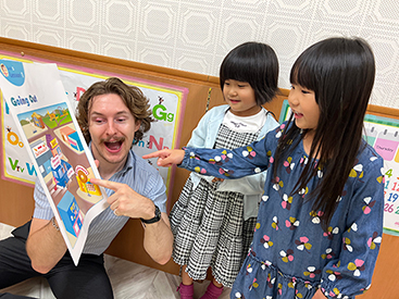 イーオンキッズ緑井スカイステージ校で新年度に向けて英会話を始めませんか。