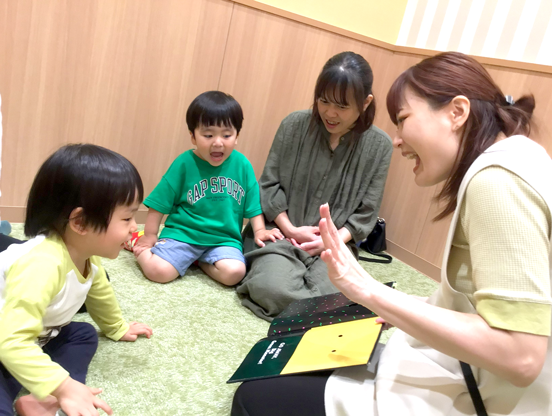 イーオンキッズ緑井スカイステージ校は１才からクラスを開講しています。