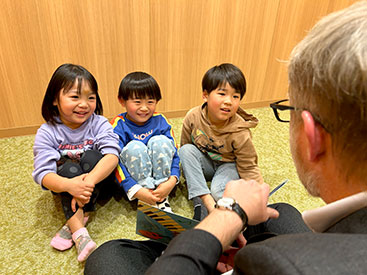 イーオンキッズ緑井スカイステージ校の講師陣が、お子様の英会話力向上をお手伝いします。