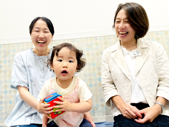 イーオンキッズ広島T-SITE校では、Babyさんも楽しむレッスンがあります。