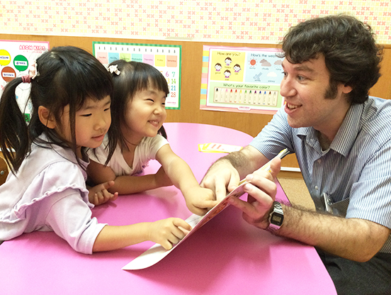 イーオンキッズ楽々園校は聞いたままの英語を発音できる幼児クラス