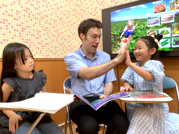 イーオンキッズ楽々園校は外国人講師と日本人講師のWサポートだから安心