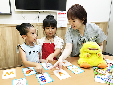 イーオンキッズ福山校の講師陣が、お子様の英会話力向上をお手伝いします。