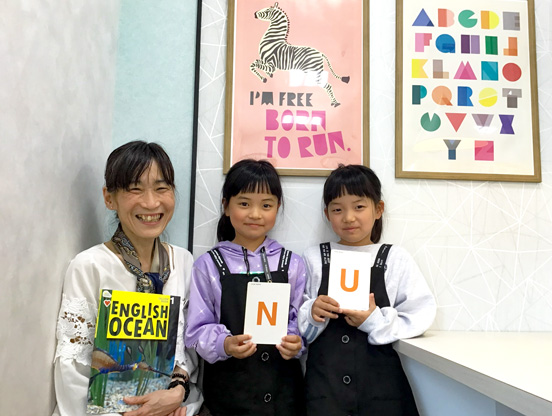イーオンキッズ三原校はご家族やお友達と一緒に通われる方が多いです。