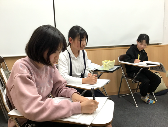 イーオンキッズ三原校のスタッフが、生徒様の学びを全力でサポートします。
