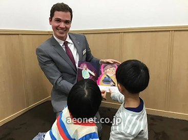 イーオンキッズBiVi新さっぽろ校では、講師が丁寧に英会話学習をサポートします。