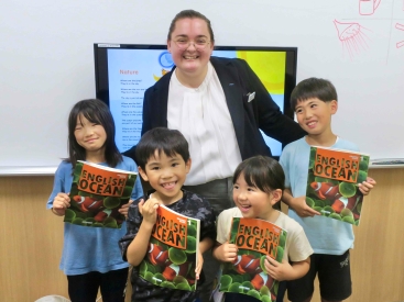 イーオンキッズ札幌駅北口校の講師が、丁寧にサポートいたします。