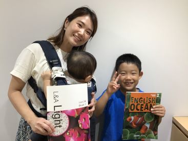イーオンキッズフィール旭川校の、親子で通学されているお子様。