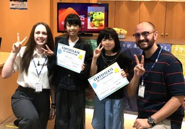 イーオンキッズフィール旭川校の講師が、お子様の発信力・表現力を育てます。