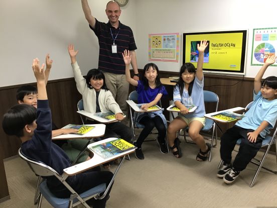 イーオンキッズフィール旭川校では、小学生が楽しみながら英語を学ぶことができます。