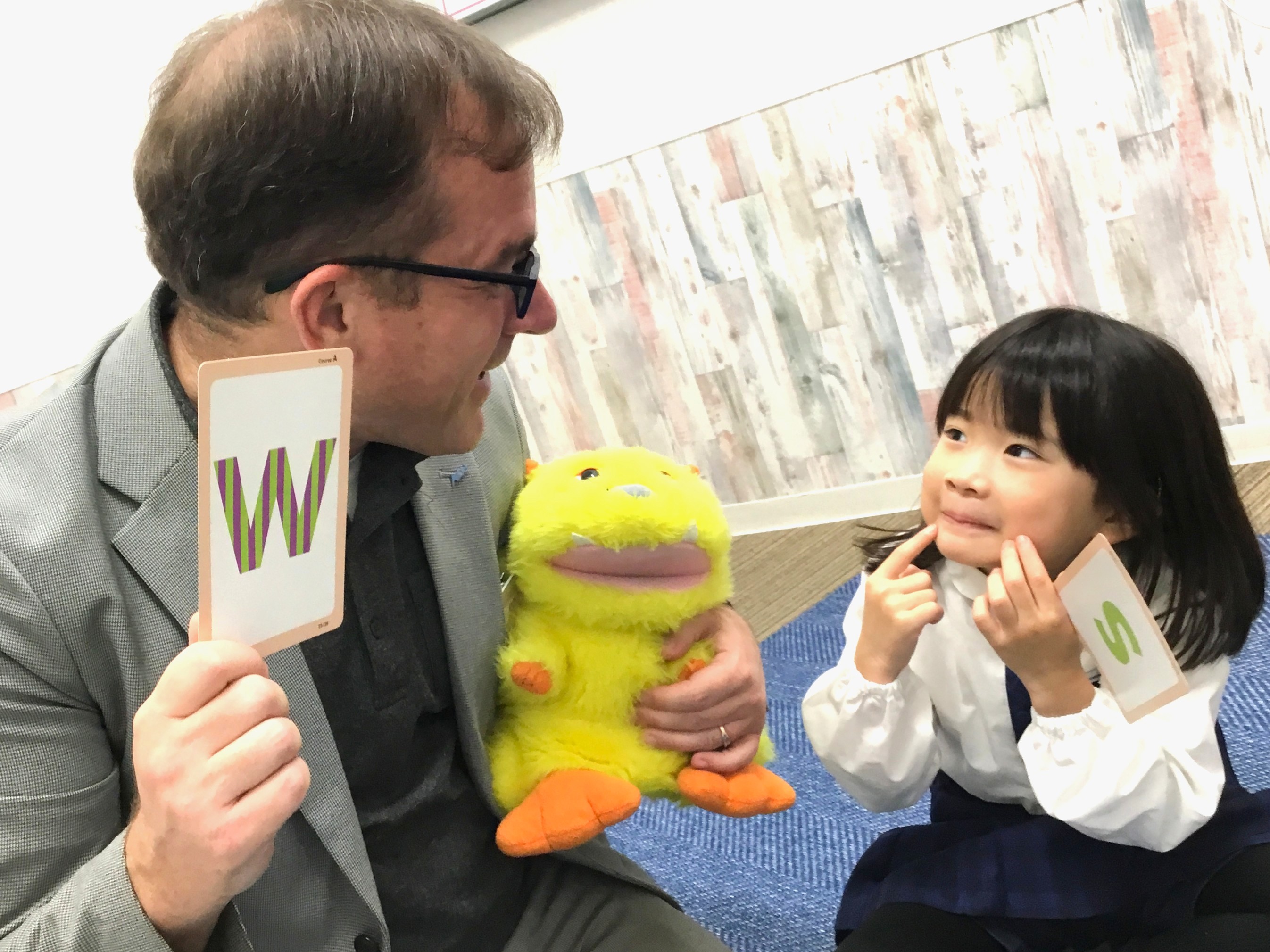 イーオンキッズ三宮校は、グループレッスンを開講いたしました。